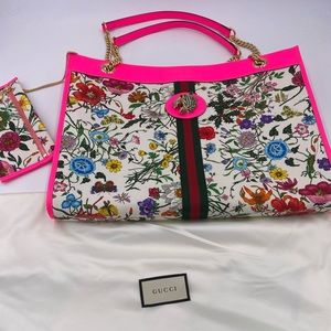Women’s Gucci Large Raja floral tote with pouch. 18”w x 13”h. Rare piece!
